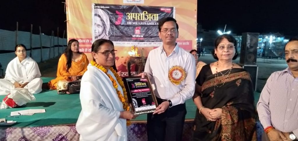 बी०के० शान्ता बहिन को अमर उजाला द्वारा उनकी सामाजिक सेवाओं‚  व्यसन मुक्ति‚ नारी सश्क्तिकरण आदि के लिए अपराजिता सम्मान से सम्मानित किया गया।