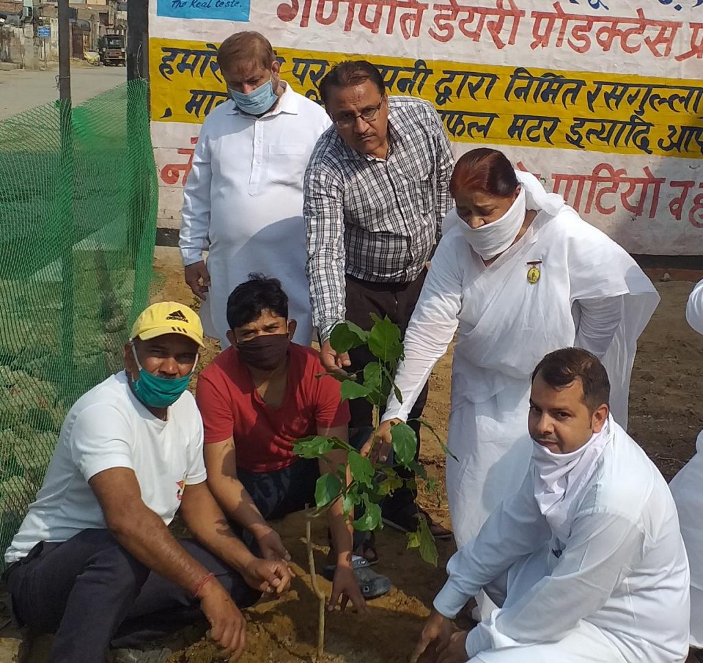 संस्था ने विश्व पर्यावरण दिवस पर किया पौधारोपण व बांटी इम्यूनीटी  बूस्टर दवा