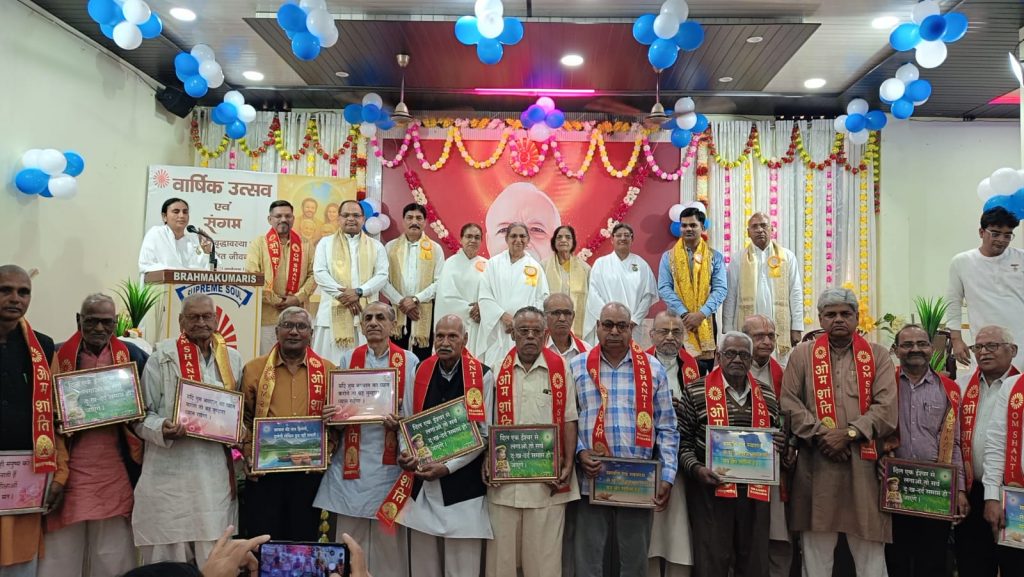 संगम गौरवपूर्ण वृद्धावस्था एवं सम्मानित जीवन विषय पर भव्य कार्यक्रम का आयोजन डिबाई में